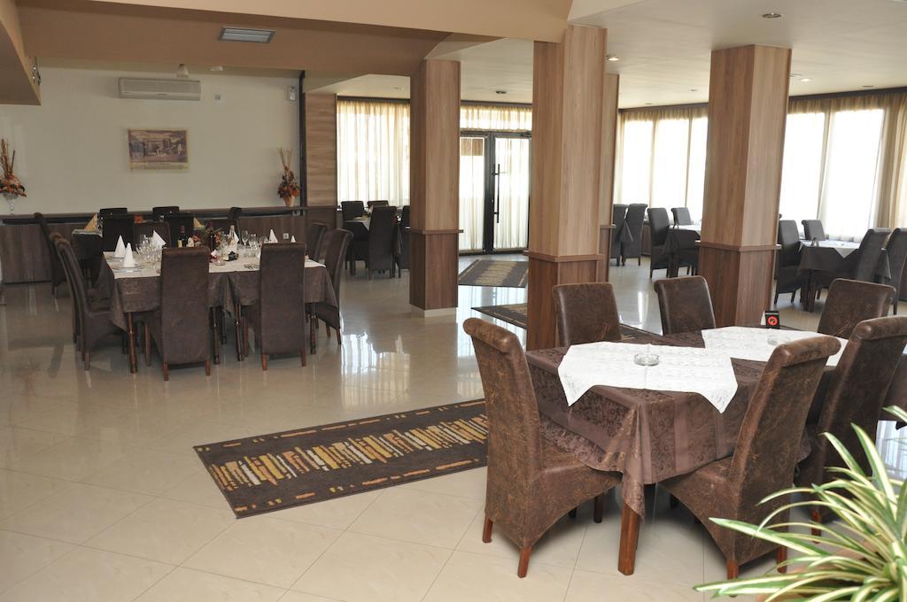 Hotel Extra Lion Md นิส ร้านอาหาร รูปภาพ